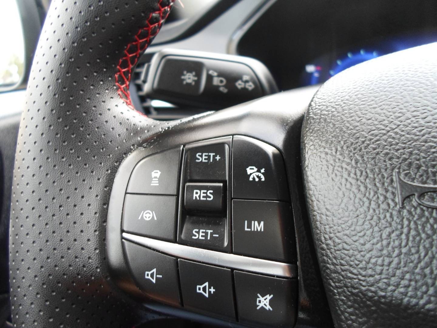 Ford Kuga 2.5 Duratec HEV 190k ST-Line eCVT,ParkPilot,kamera,navi,LED