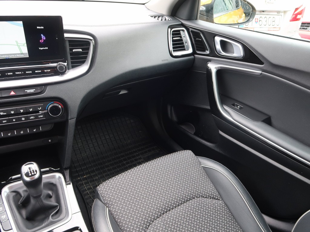 Kia XCeed Gold 1.5 T-GDI Sk 1 maj
