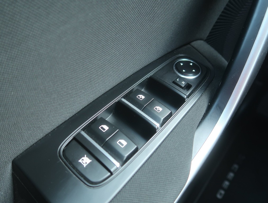 Kia XCeed 1.6 CRDi MHEV Serv.kniha, Tempomat, Vyhř. sedaček