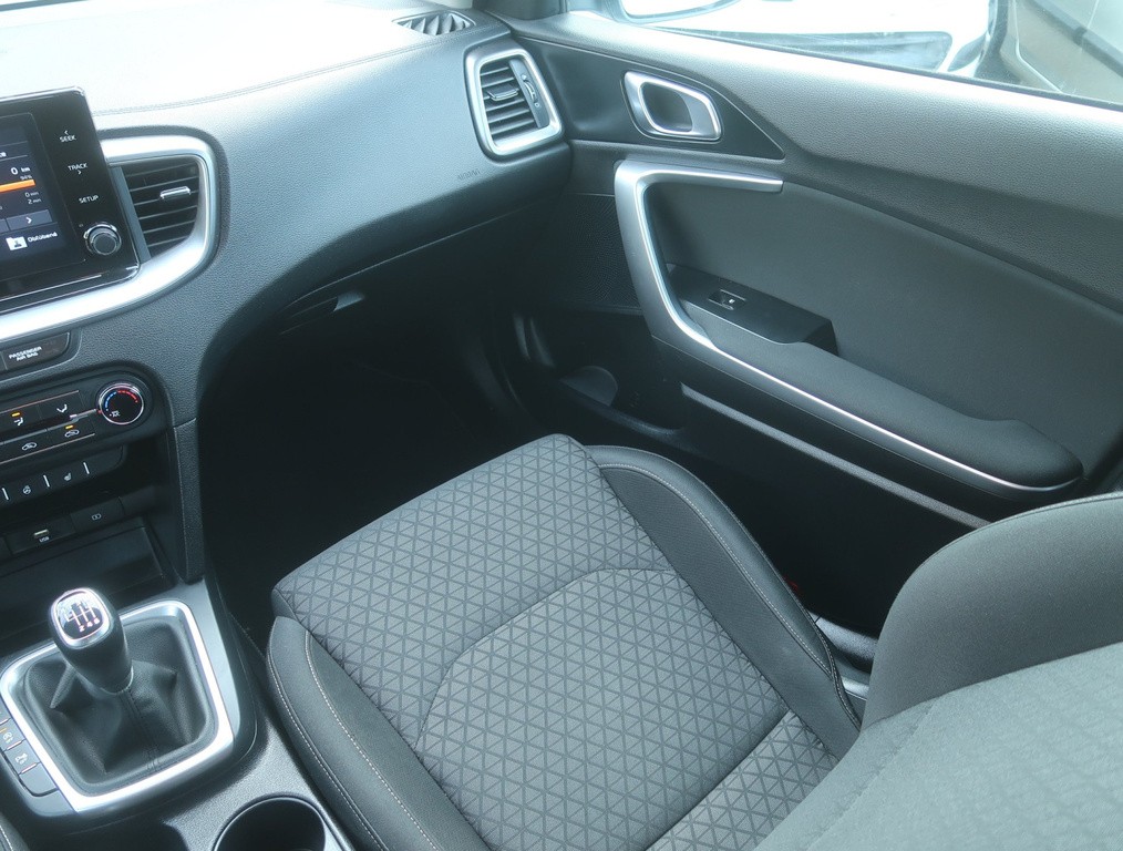 Kia XCeed 1.6 CRDi MHEV Serv.kniha, Tempomat, Vyhř. sedaček