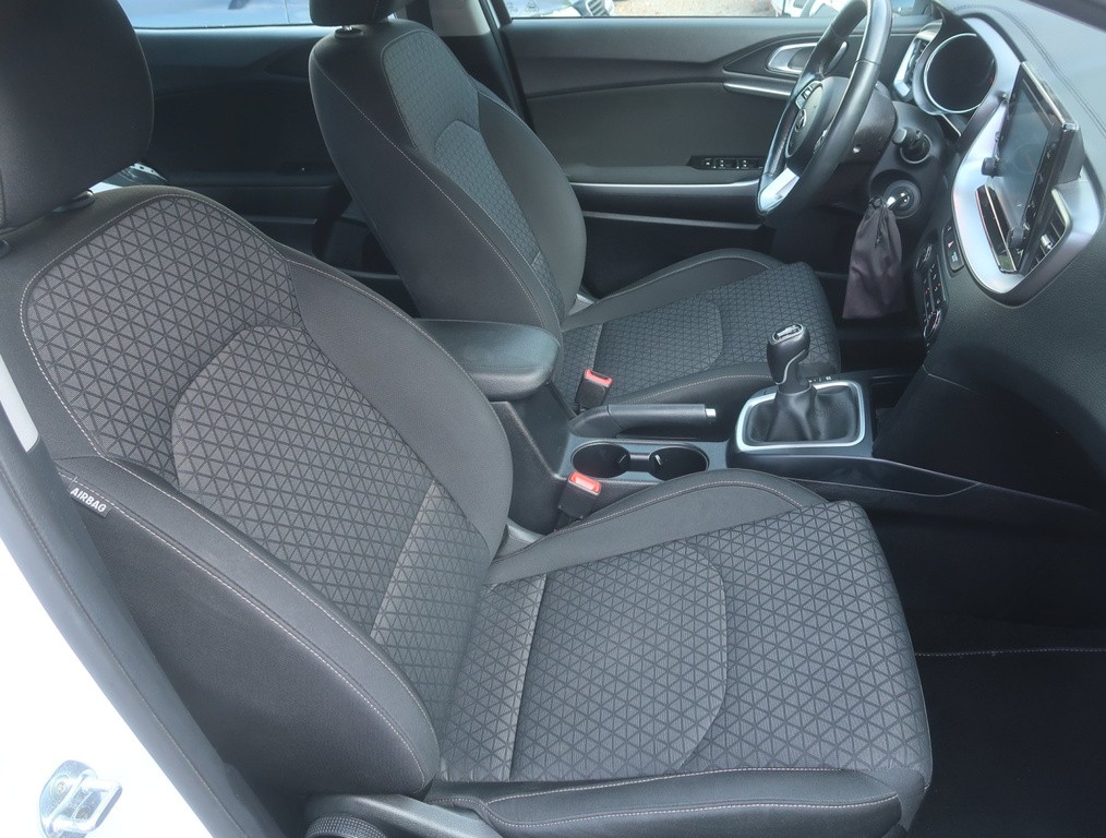 Kia XCeed 1.6 CRDi MHEV Serv.kniha, Tempomat, Vyhř. sedaček
