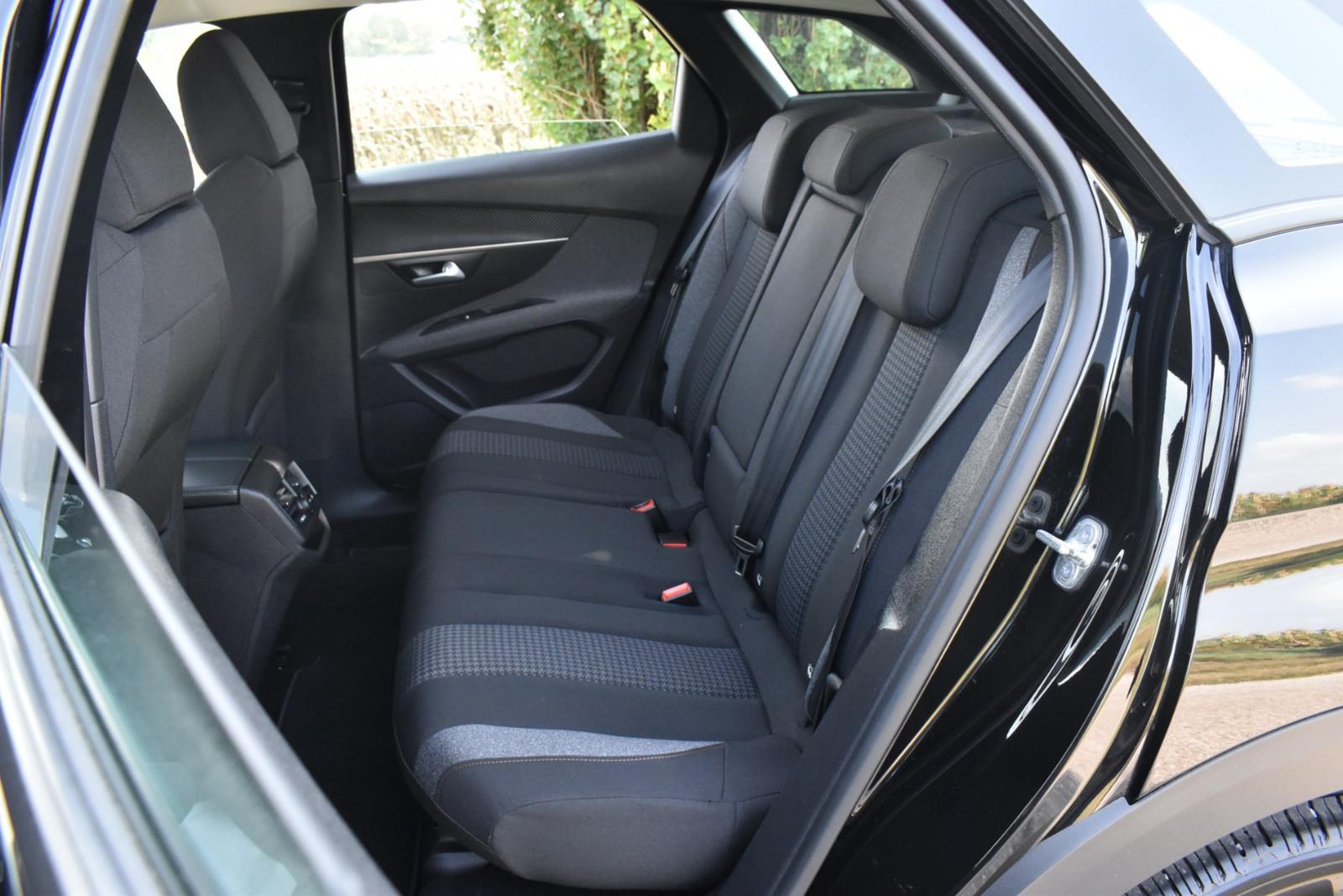 Peugeot 3008 1.5 Blue HDi 130k Active Pack A/T