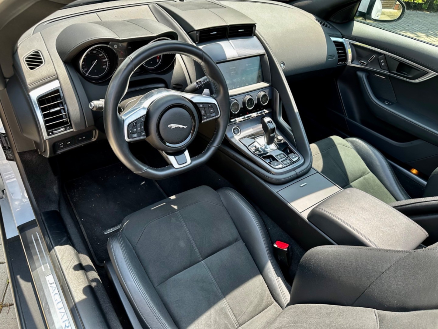 Jaguar F-Type Convertible 3.0L V6 A/T R-Dynamic