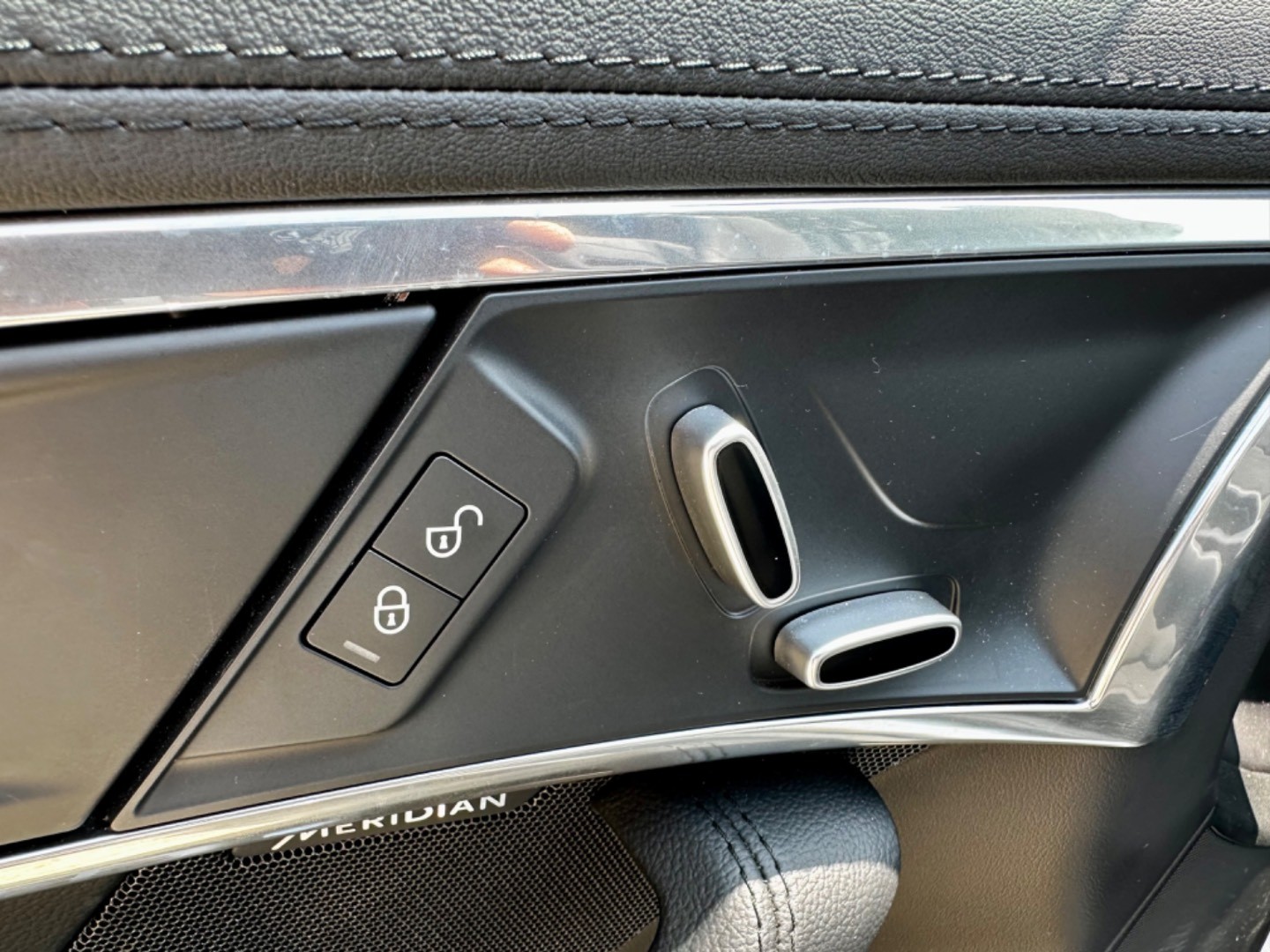 Jaguar F-Type Convertible 3.0L V6 A/T R-Dynamic