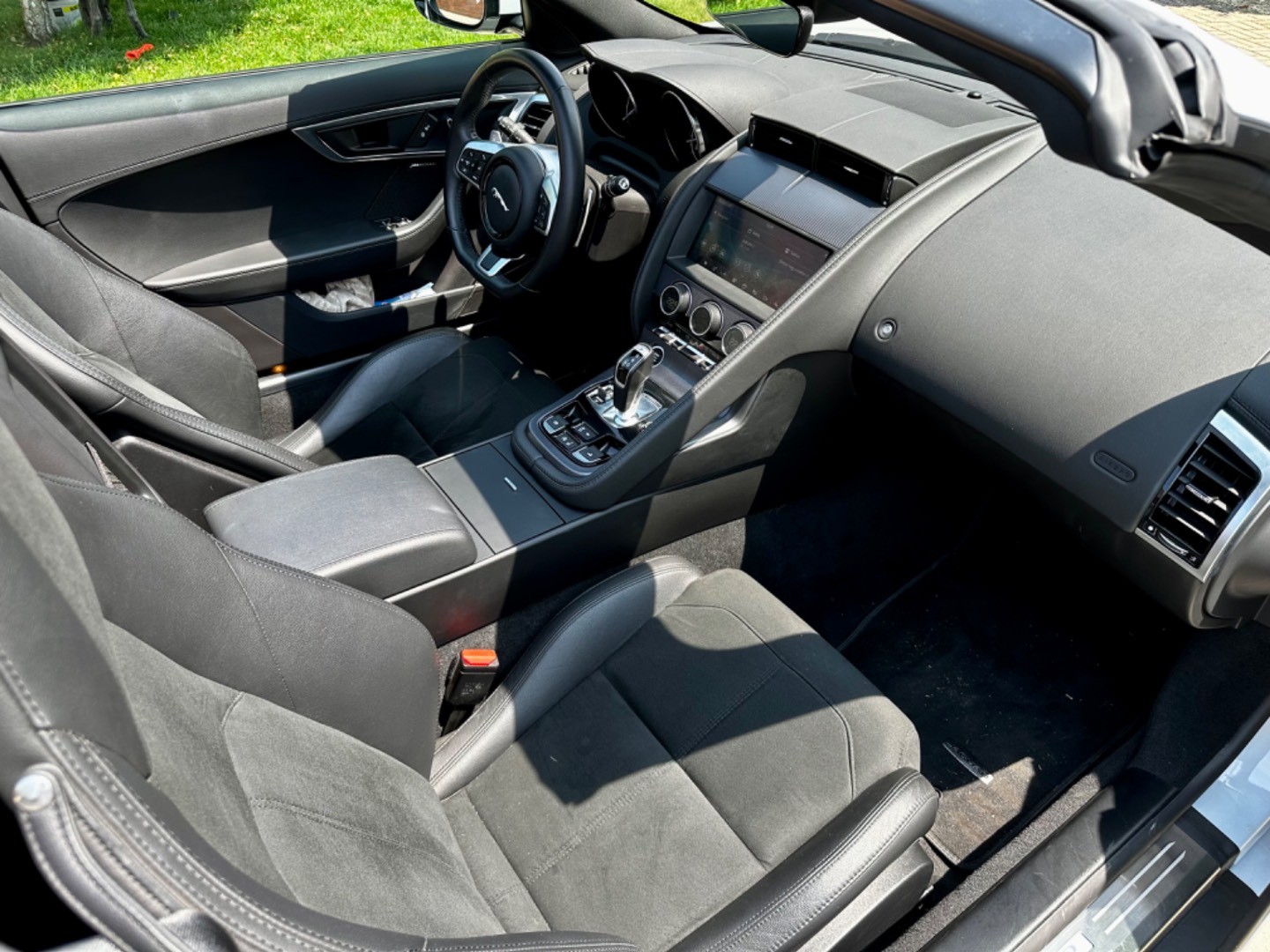 Jaguar F-Type Convertible 3.0L V6 A/T R-Dynamic