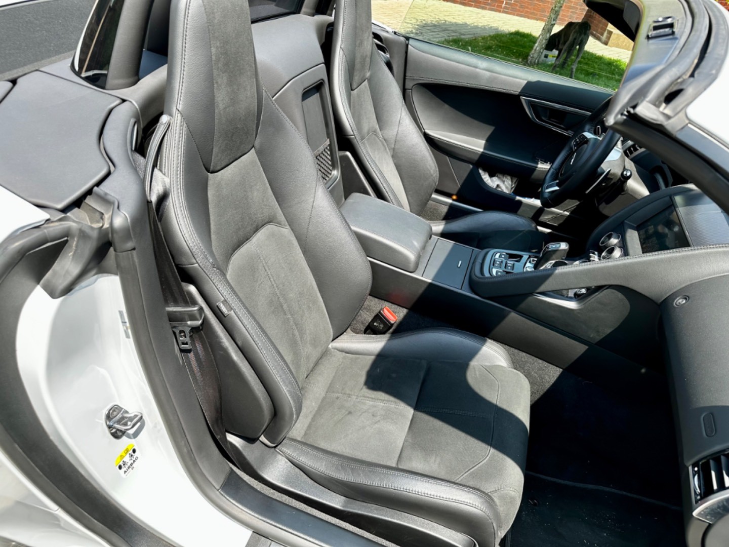 Jaguar F-Type Convertible 3.0L V6 A/T R-Dynamic