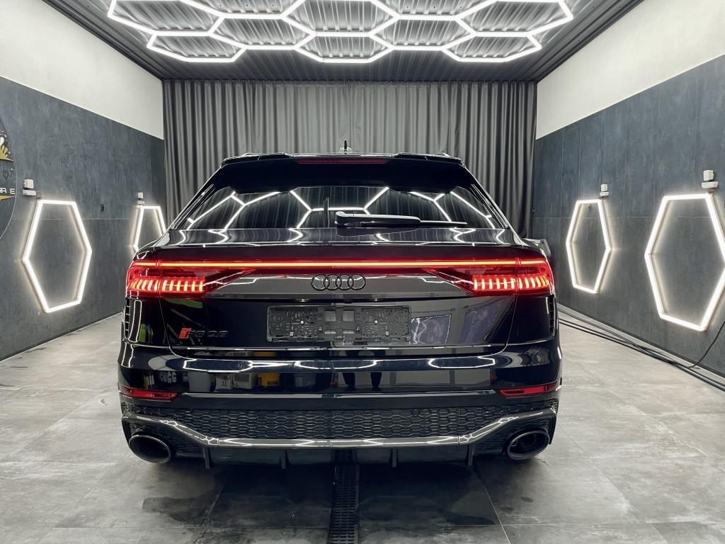 Audi RSQ8 SUV Full Carbon 441kw Automat