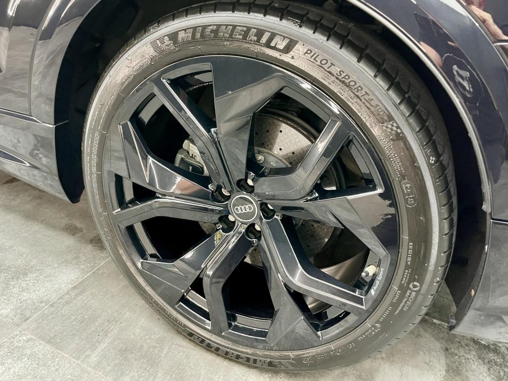 Audi RSQ8 SUV Full Carbon 441kw Automat