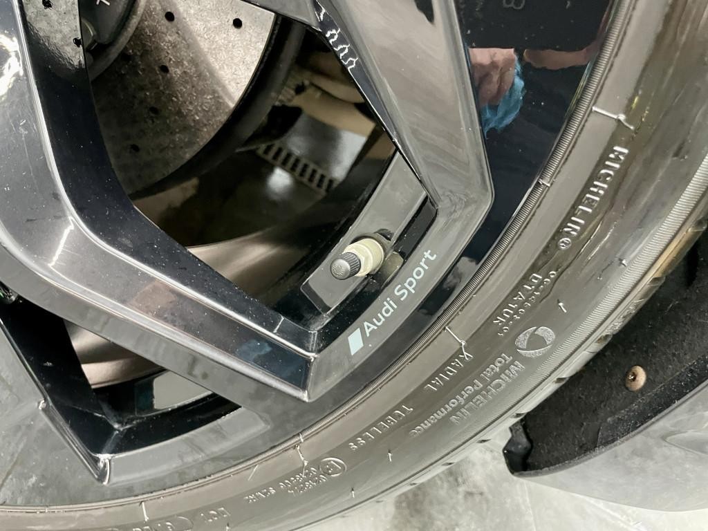 Audi RSQ8 SUV Full Carbon 441kw Automat