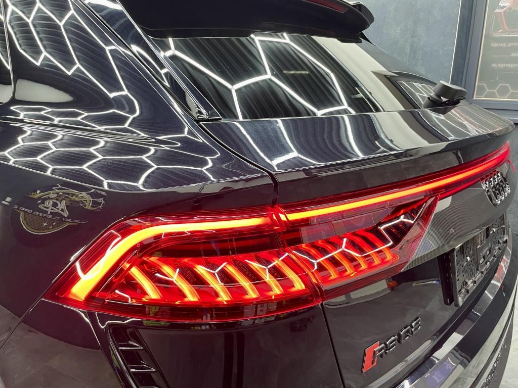 Audi RSQ8 SUV Full Carbon 441kw Automat