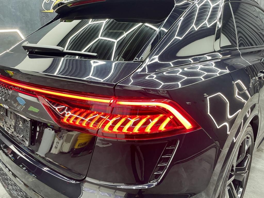 Audi RSQ8 SUV Full Carbon 441kw Automat