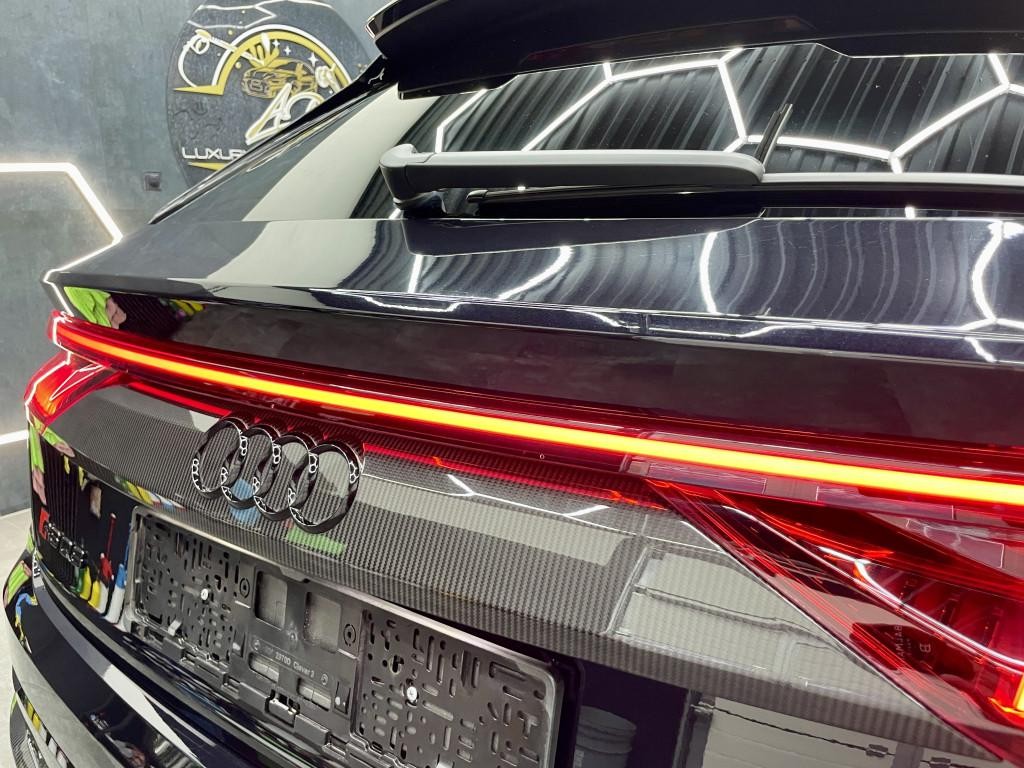 Audi RSQ8 SUV Full Carbon 441kw Automat