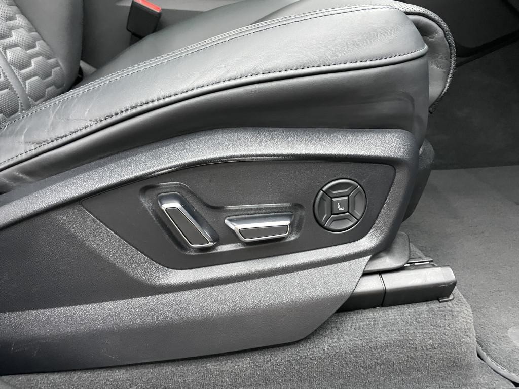 Audi RSQ8 SUV Full Carbon 441kw Automat