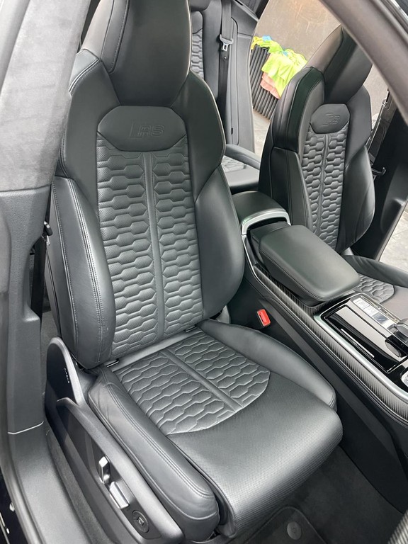 Audi RSQ8 SUV Full Carbon 441kw Automat