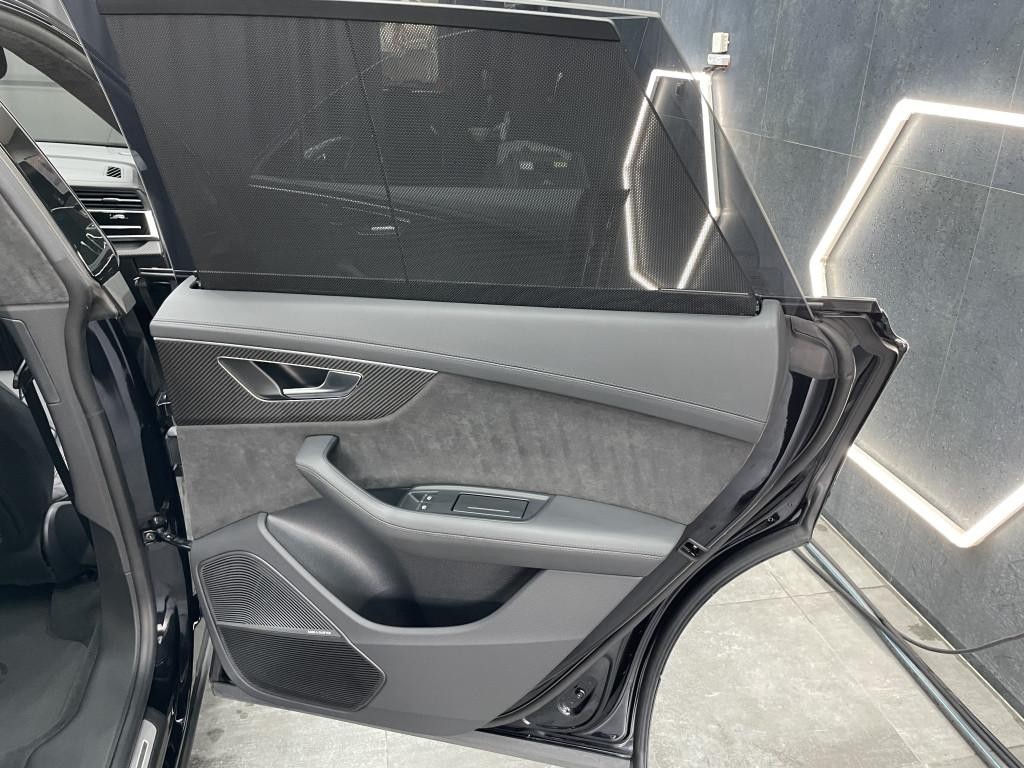 Audi RSQ8 SUV Full Carbon 441kw Automat