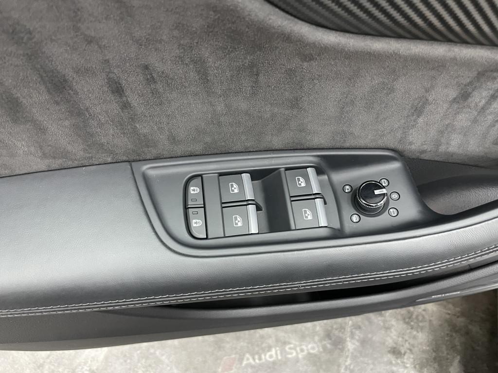 Audi RSQ8 SUV Full Carbon 441kw Automat