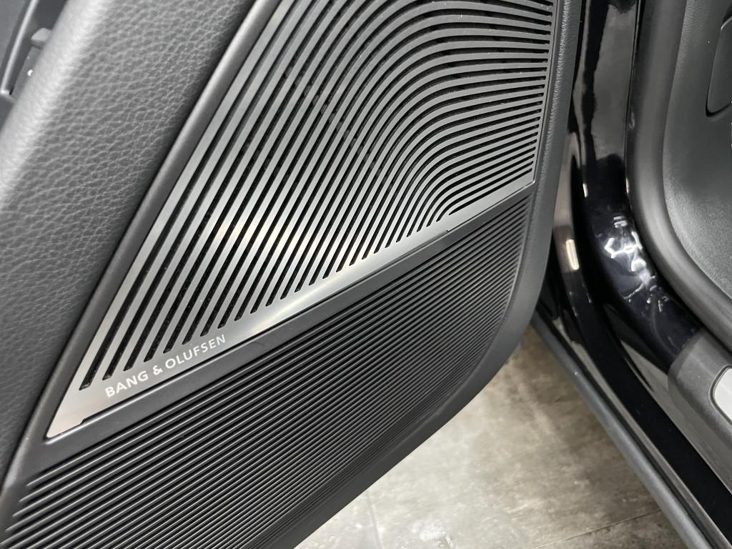 Audi RSQ8 SUV Full Carbon 441kw Automat