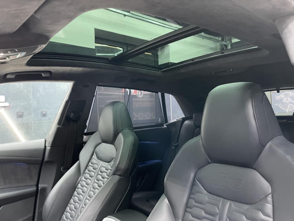 Audi RSQ8 SUV Full Carbon 441kw Automat