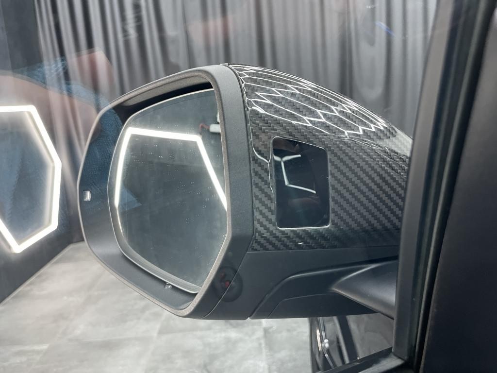 Audi RSQ8 SUV Full Carbon 441kw Automat