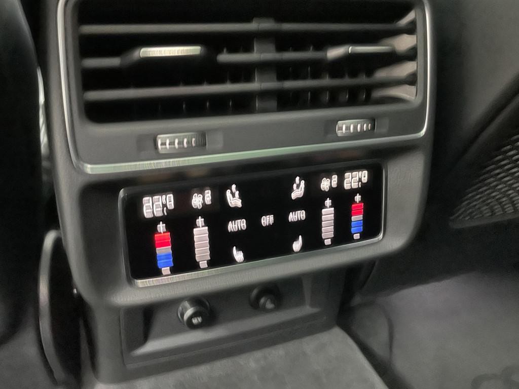 Audi RSQ8 SUV Full Carbon 441kw Automat