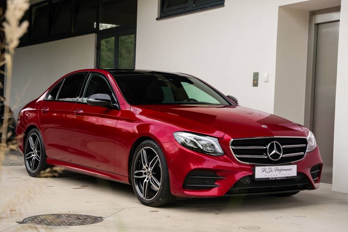 Mercedes-Benz E trieda Sedan 300 d A/T