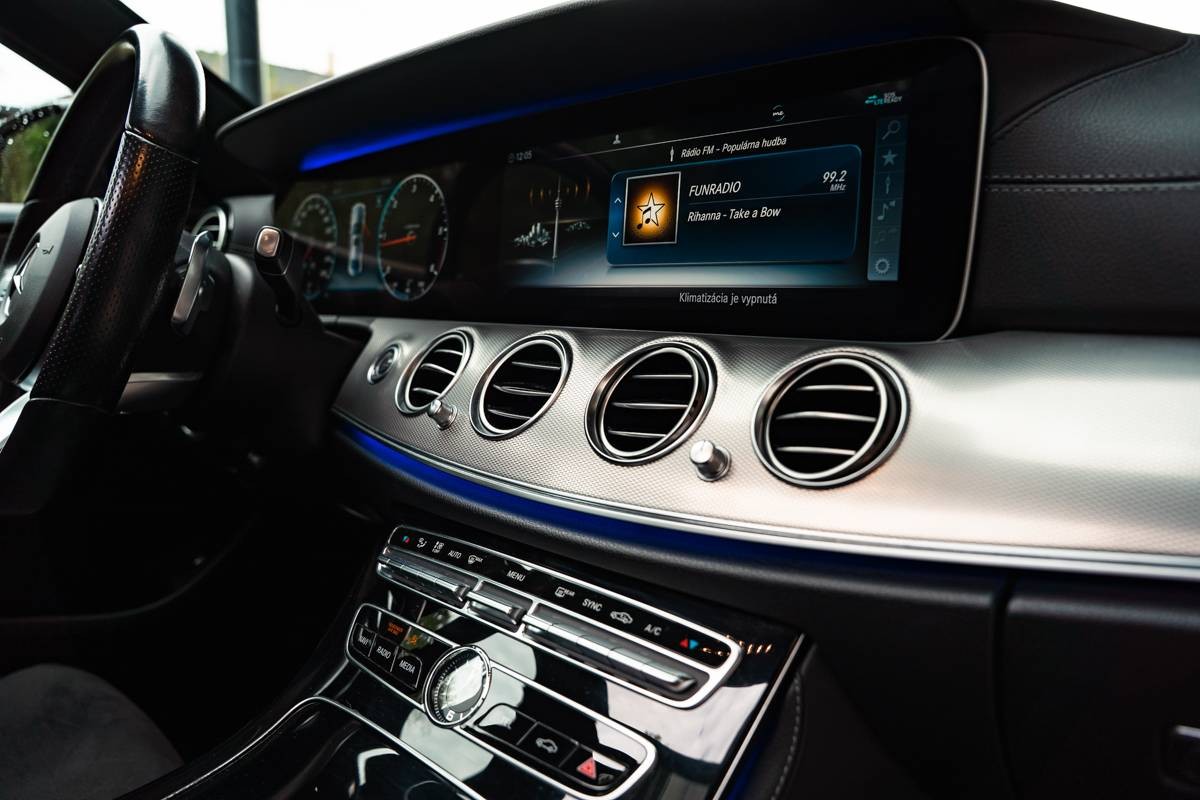Mercedes-Benz E trieda Sedan 300 d A/T