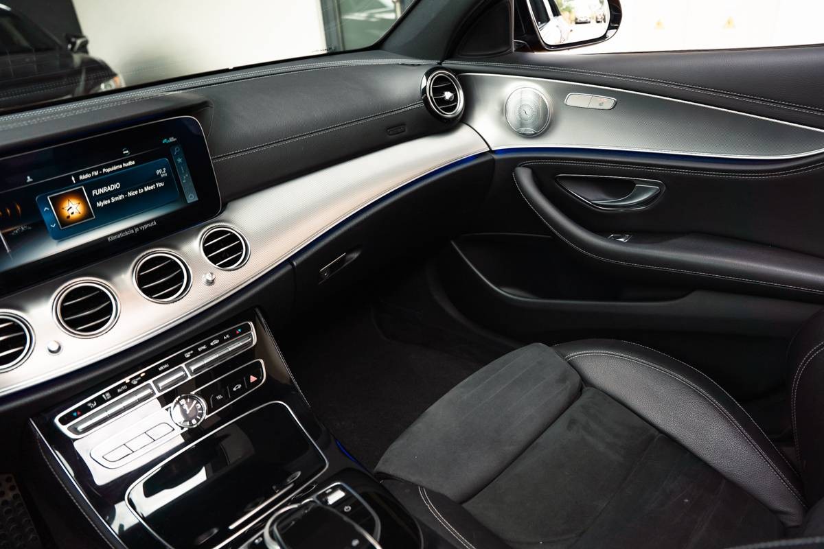Mercedes-Benz E trieda Sedan 300 d A/T
