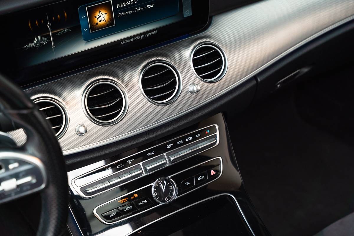 Mercedes-Benz E trieda Sedan 300 d A/T