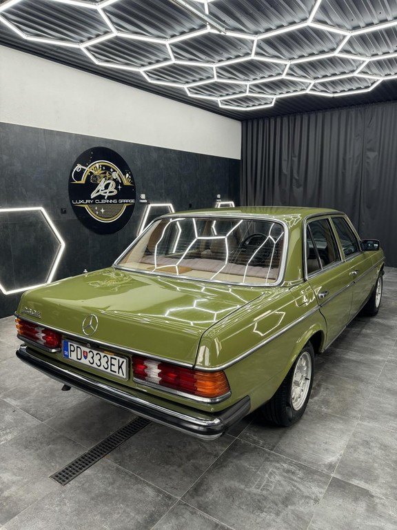 Mercedes 123 230E Limuzína 100kw Manuál