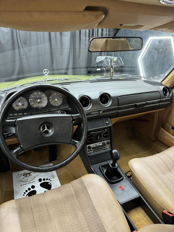 Mercedes 123 230E Limuzína 100kw Manuál
