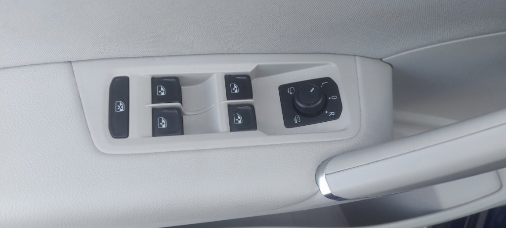 VW TOURAN 1,6 TDI COMFORTLINE