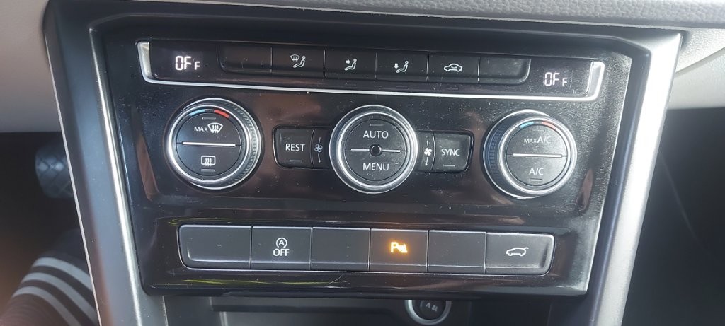 VW TOURAN 1,6 TDI COMFORTLINE