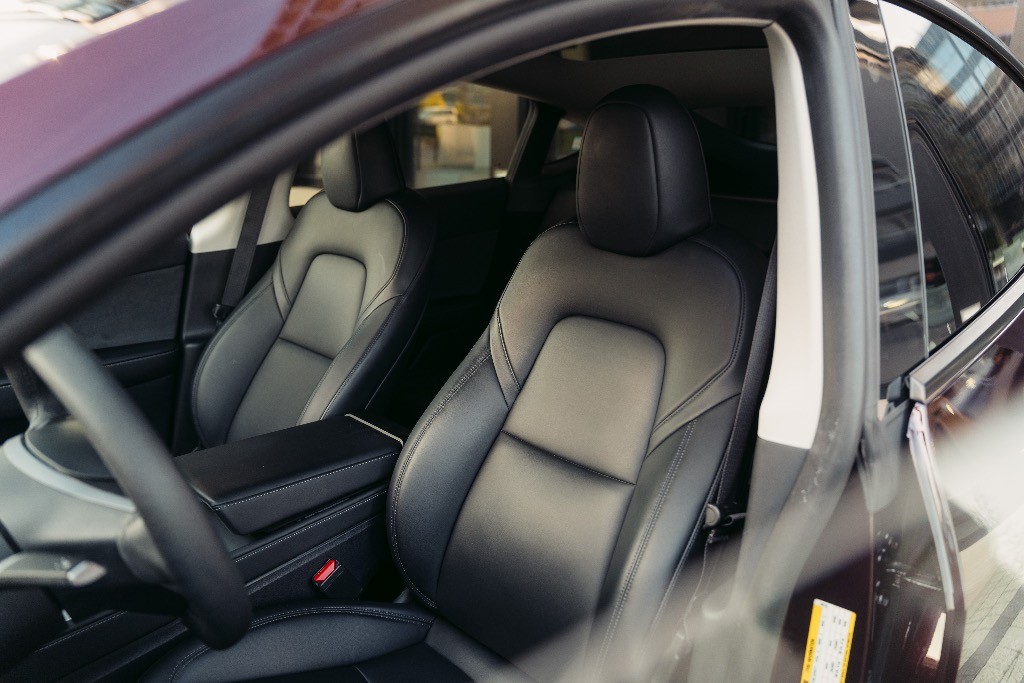 Tesla Model Y Performance – Exkluzívna Midnight Cherry