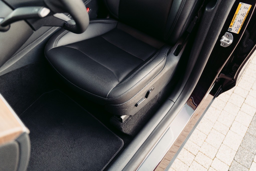 Tesla Model Y Performance – Exkluzívna Midnight Cherry