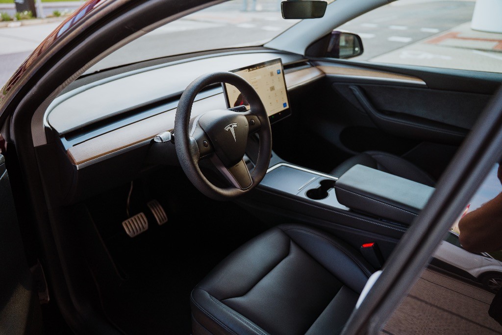 Tesla Model Y Performance – Exkluzívna Midnight Cherry