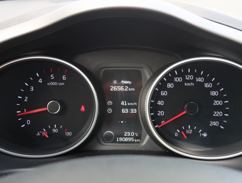 Kia Sportage 2.0 CRDi Tempomat, Park. senzory, Vyhř. sedaček