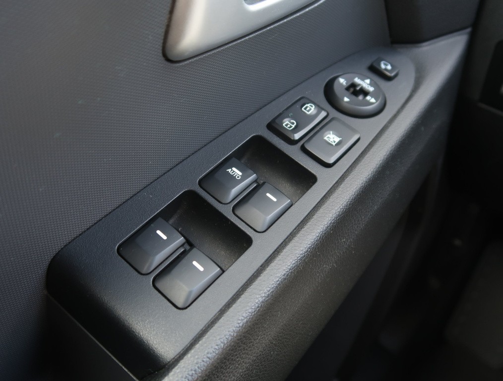 Kia Sportage 2.0 CRDi Tempomat, Park. senzory, Vyhř. sedaček