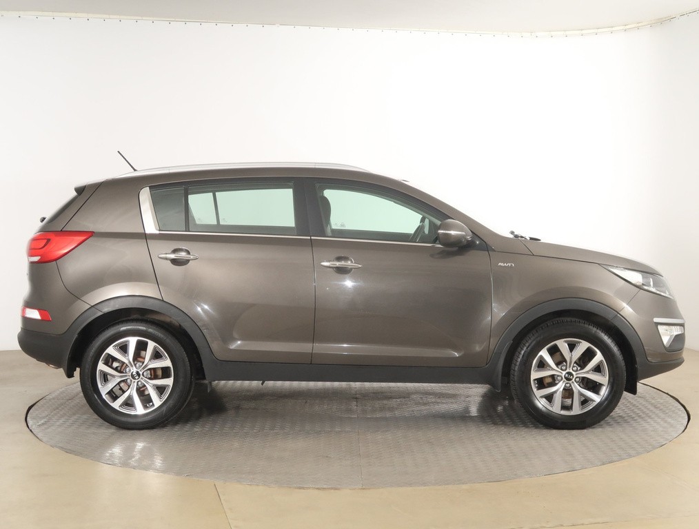 Kia Sportage 2.0 CRDi Tempomat, Park. senzory, Vyhř. sedaček