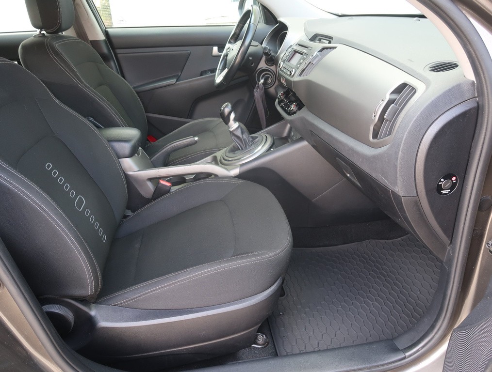 Kia Sportage 2.0 CRDi Tempomat, Park. senzory, Vyhř. sedaček
