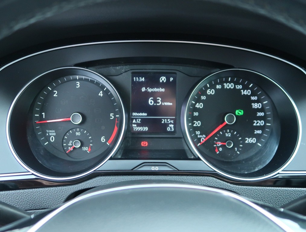VW Passat Comfortline 2.0 TDI Automat, Navigácia, Tempomat