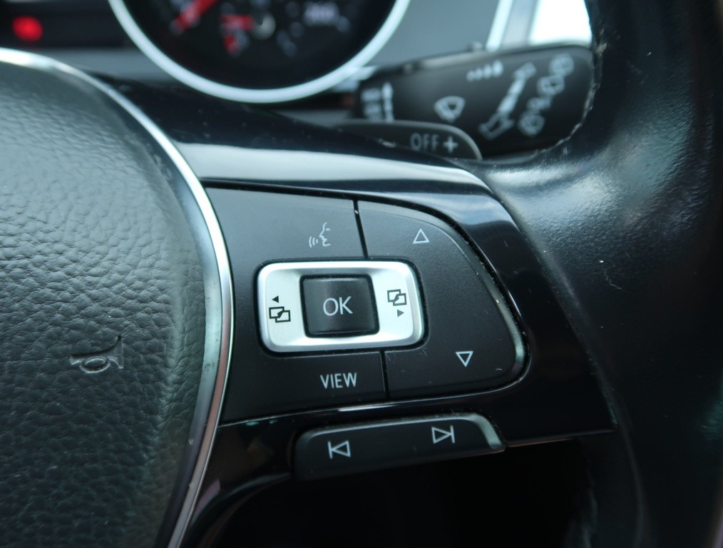 VW Passat Comfortline 2.0 TDI Automat, Navigácia, Tempomat