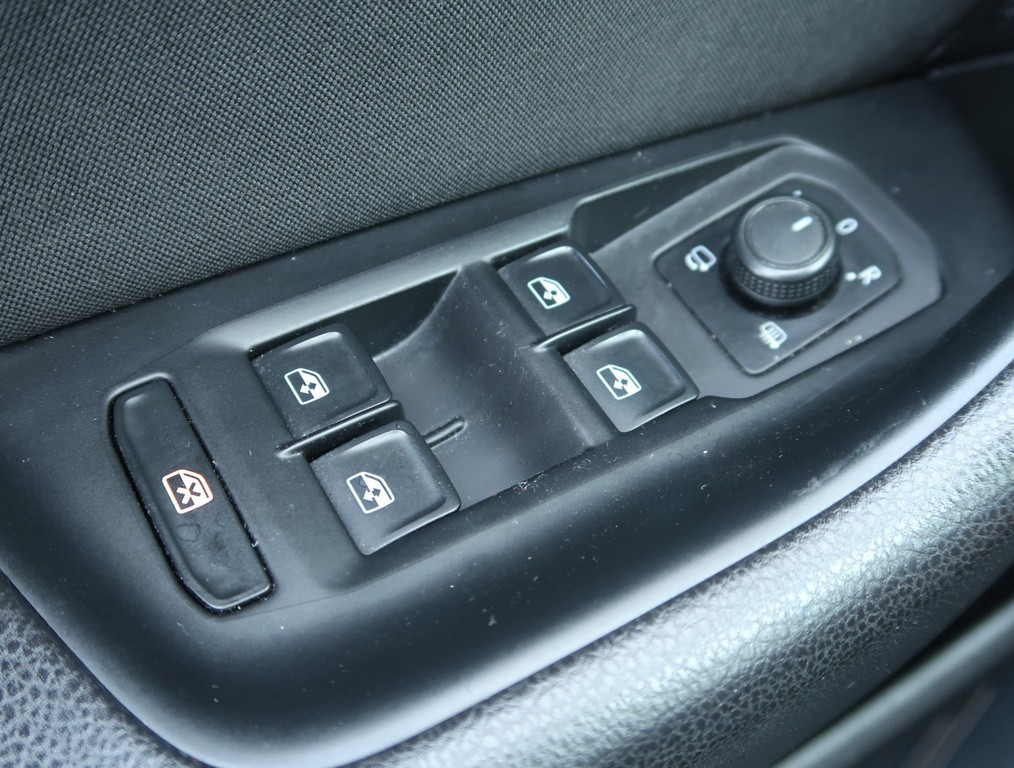 VW Passat Comfortline 2.0 TDI Automat, Navigácia, Tempomat