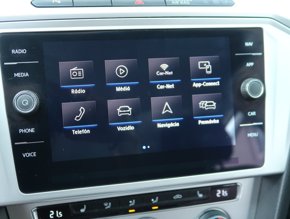 VW Passat Comfortline 2.0 TDI Automat, Navigácia, Tempomat