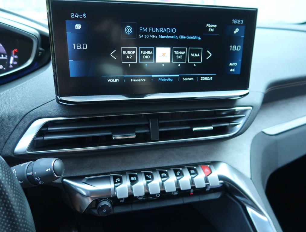 Peugeot 3008 1.2 PureTech 1MAJ,AUTOMAT