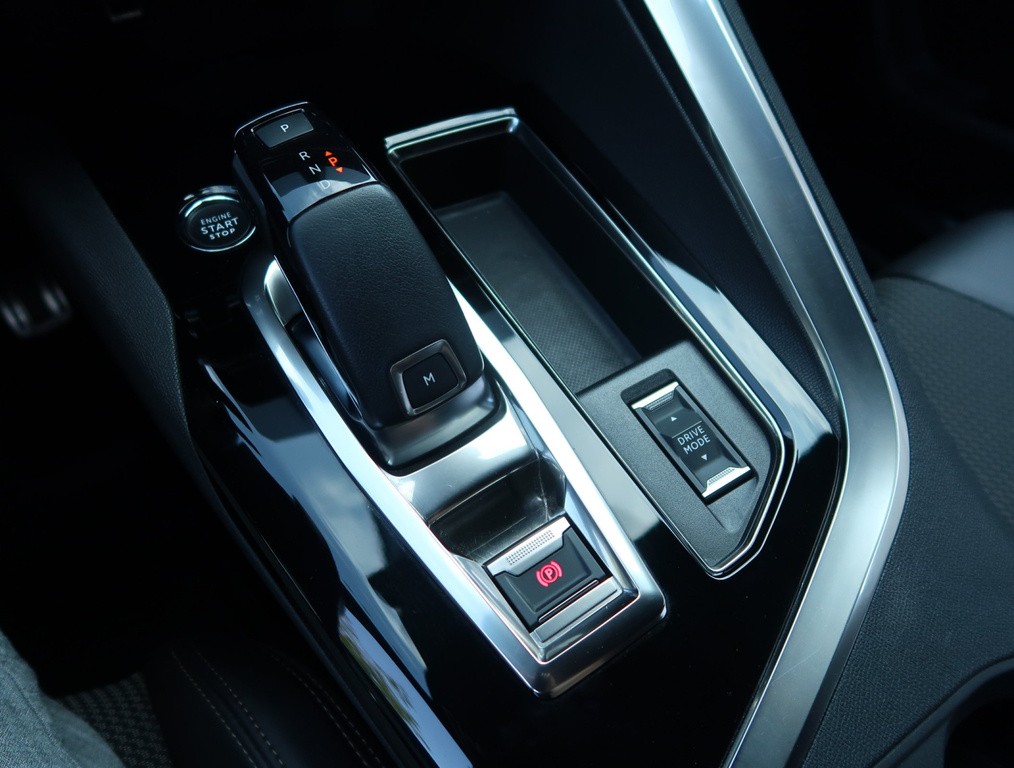 Peugeot 3008 1.2 PureTech 1MAJ,AUTOMAT