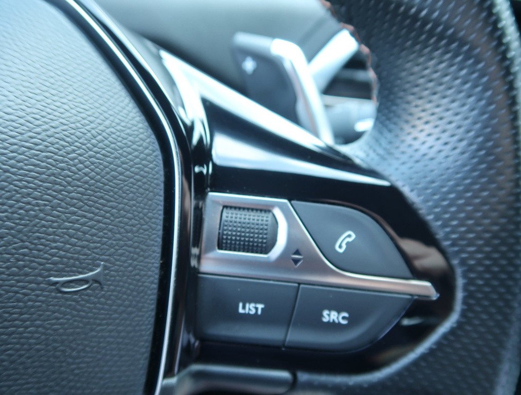 Peugeot 3008 1.2 PureTech 1MAJ,AUTOMAT