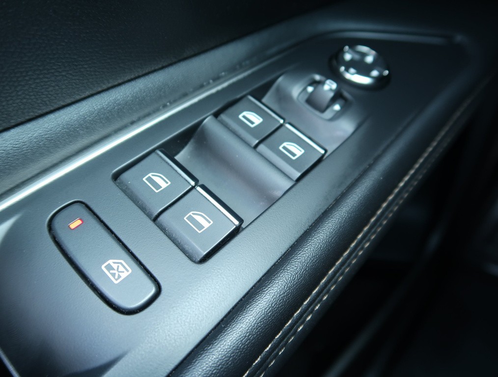 Peugeot 3008 1.2 PureTech 1MAJ,AUTOMAT