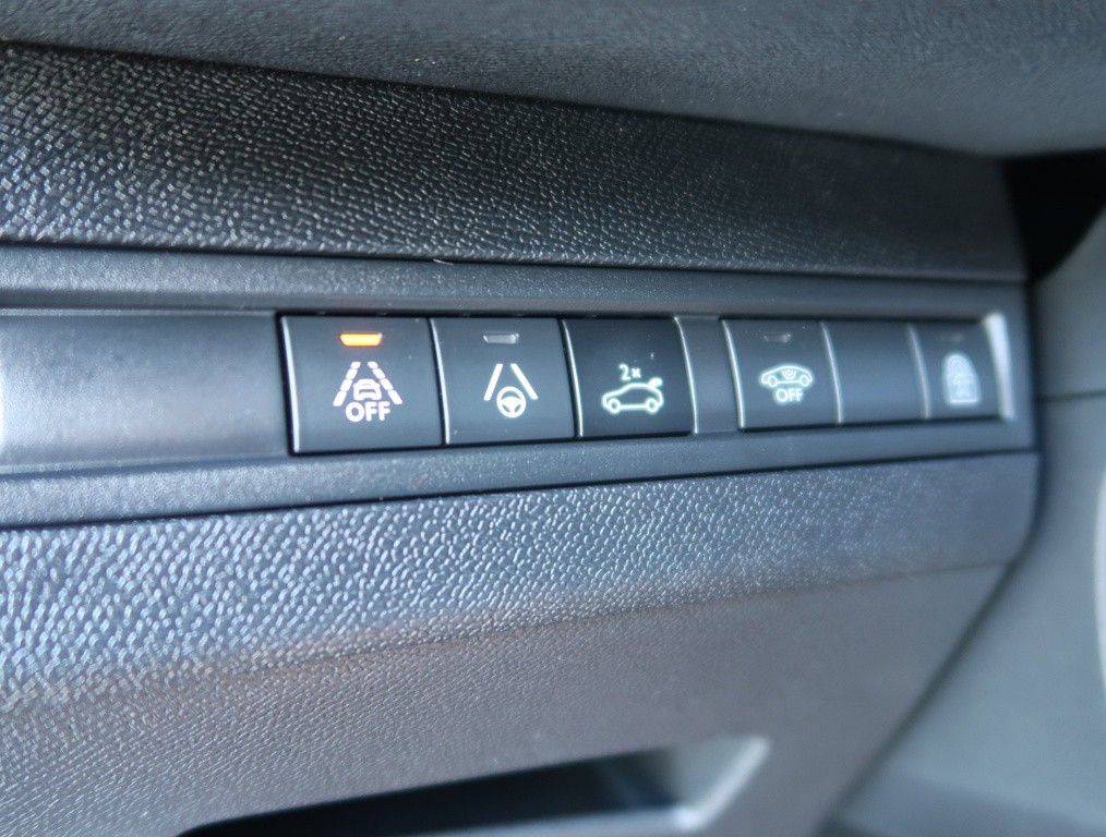 Peugeot 3008 1.2 PureTech 1MAJ,AUTOMAT