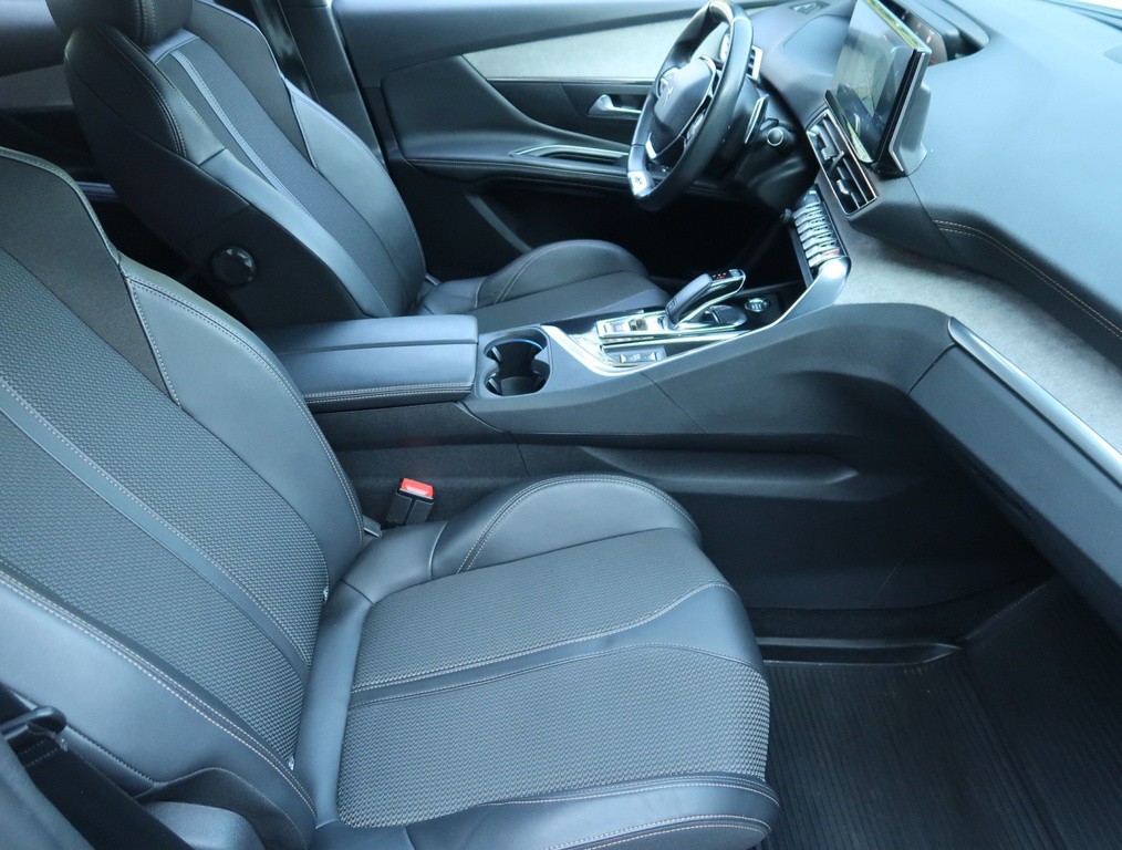 Peugeot 3008 1.2 PureTech 1MAJ,AUTOMAT