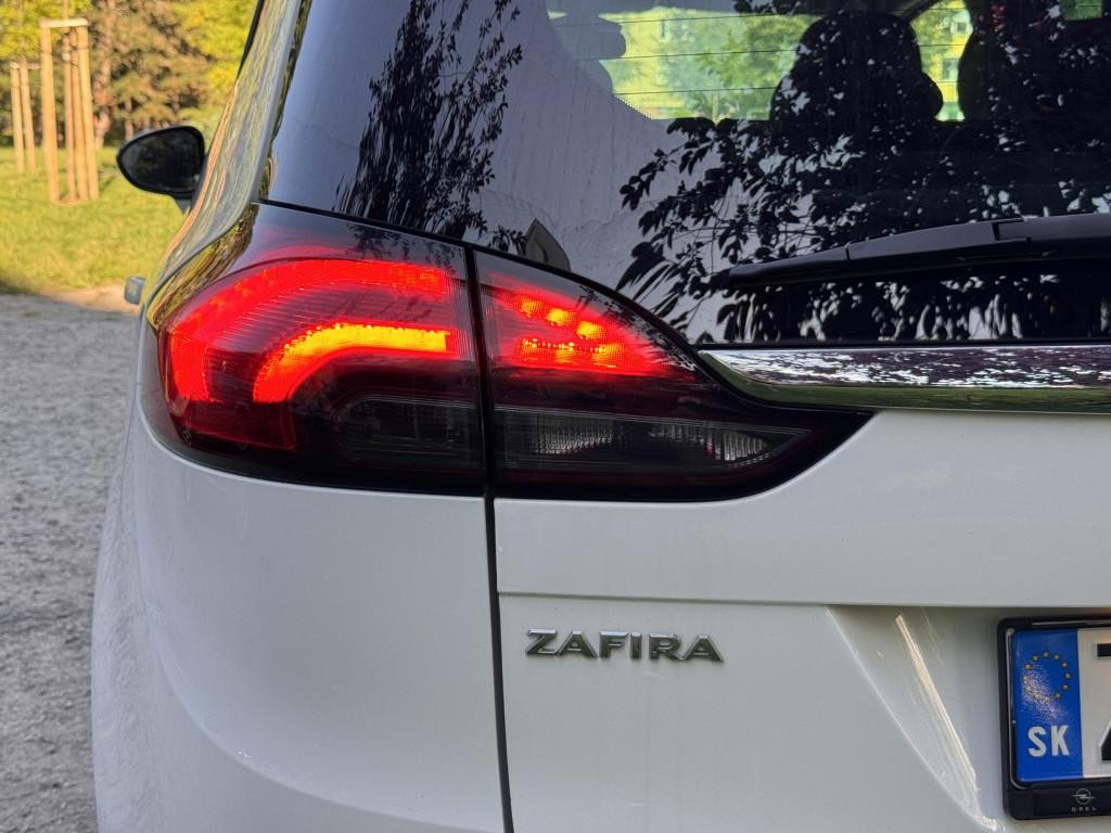 Opel Zafira Tourer Innovation. 1.4 benzin. 103kw. bez Start/Stop. STK